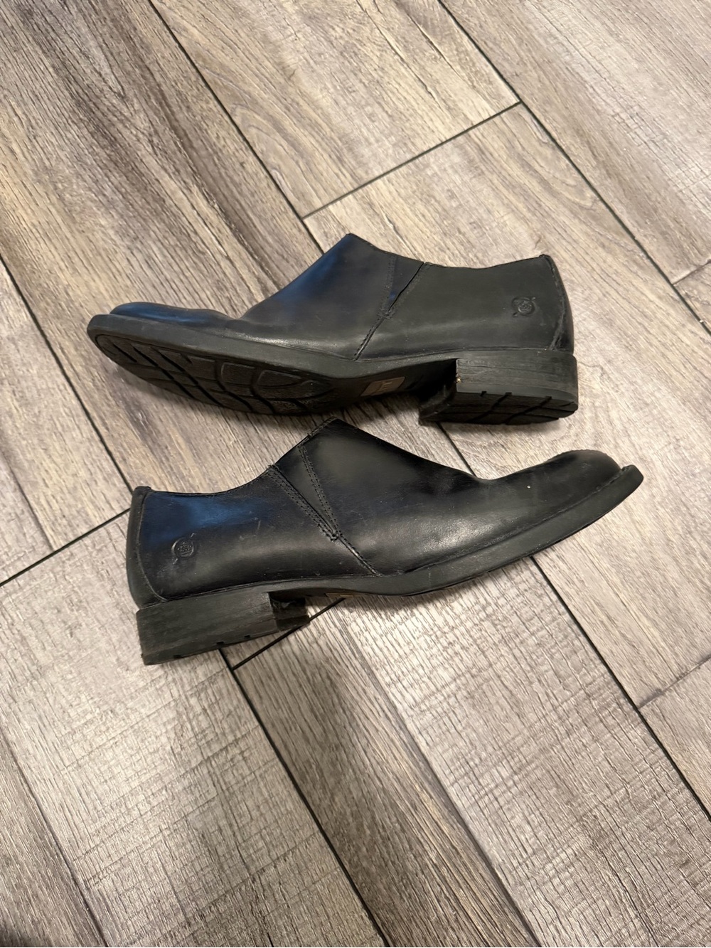 Born leather Black Slip-On’s woman’s 8.5